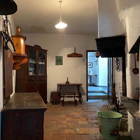 Villa Casa Nel Centro Storico Di Borno Exterior foto