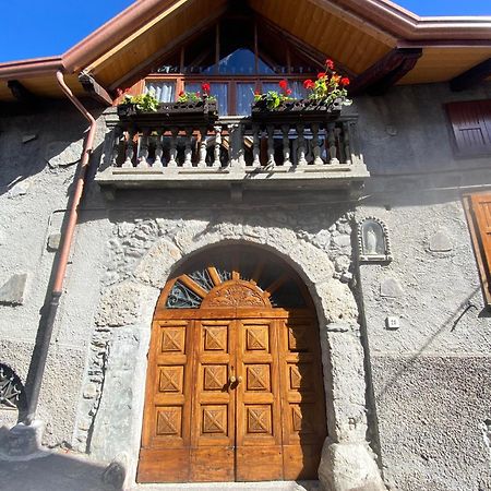Villa Casa Nel Centro Storico Di Borno Exterior foto