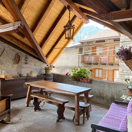 Villa Casa Nel Centro Storico Di Borno Exterior foto